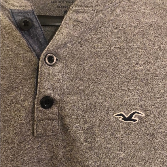 Hollister Large gray short sleeved Henley - Picture 2 of 4